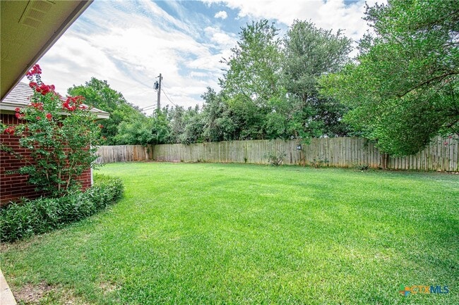 Building Photo - 524 Neches St