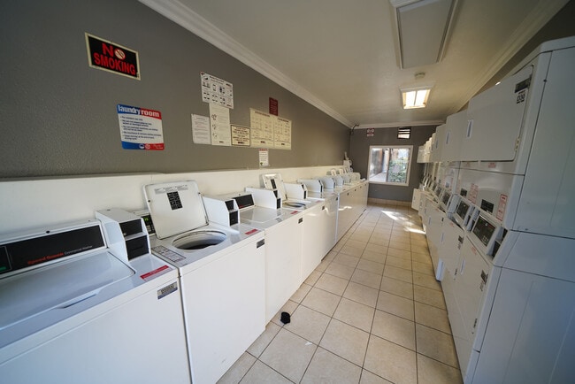 Building Photo - 18350 Hatteras St