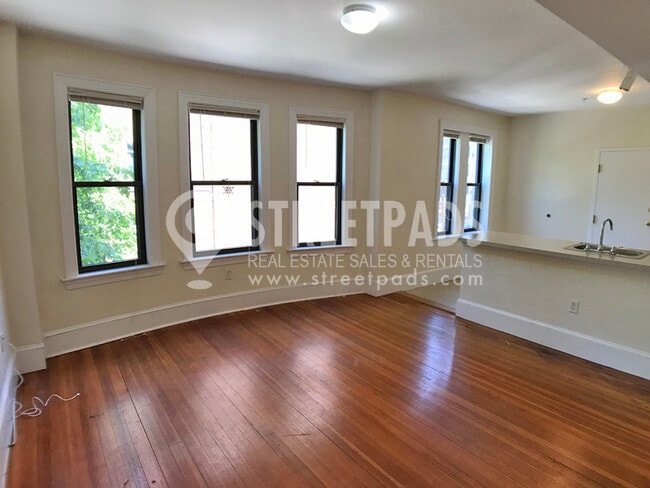 Building Photo - 881 Massachusetts Ave