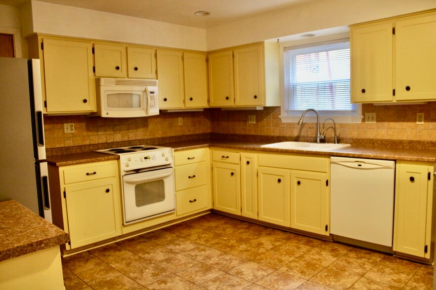 Building Photo - 3212 Poppleton Ave