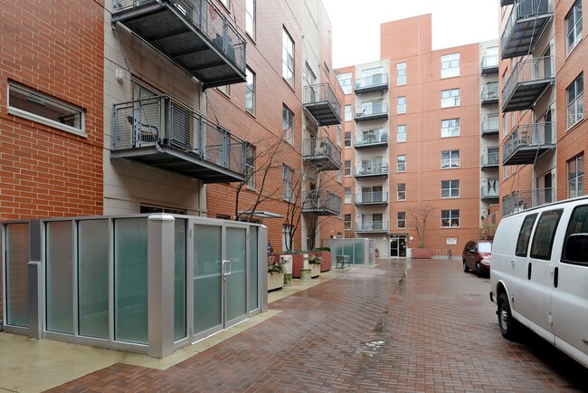 Building Photo - 1210 Chicago Ave