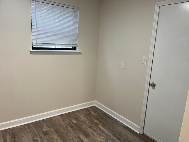 Building Photo - Lots of updates!