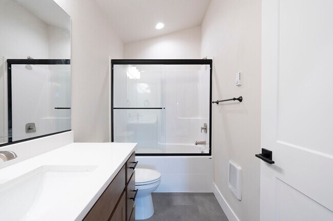 Building Photo - 2 Weeks Free W/ Approved Application By 08...