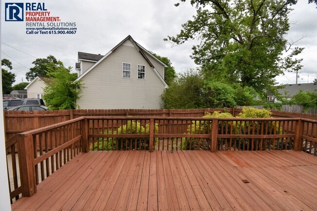 Building Photo - Adorable 3-bedroom home in Murfreesboro on a corner lot! Attached garage and washer and dryer hoo...