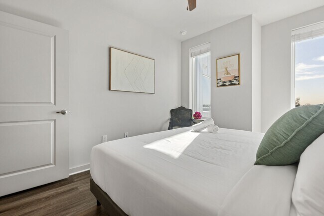 Building Photo - 5820 1/2 Cameron Road-SI FL4-ID1303394P