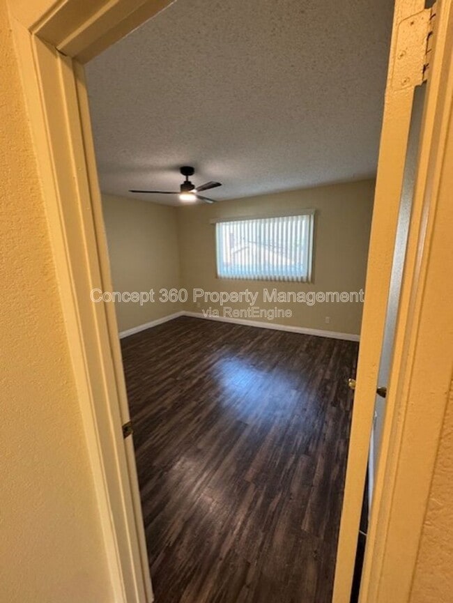 Building Photo - 9421 Cedar St