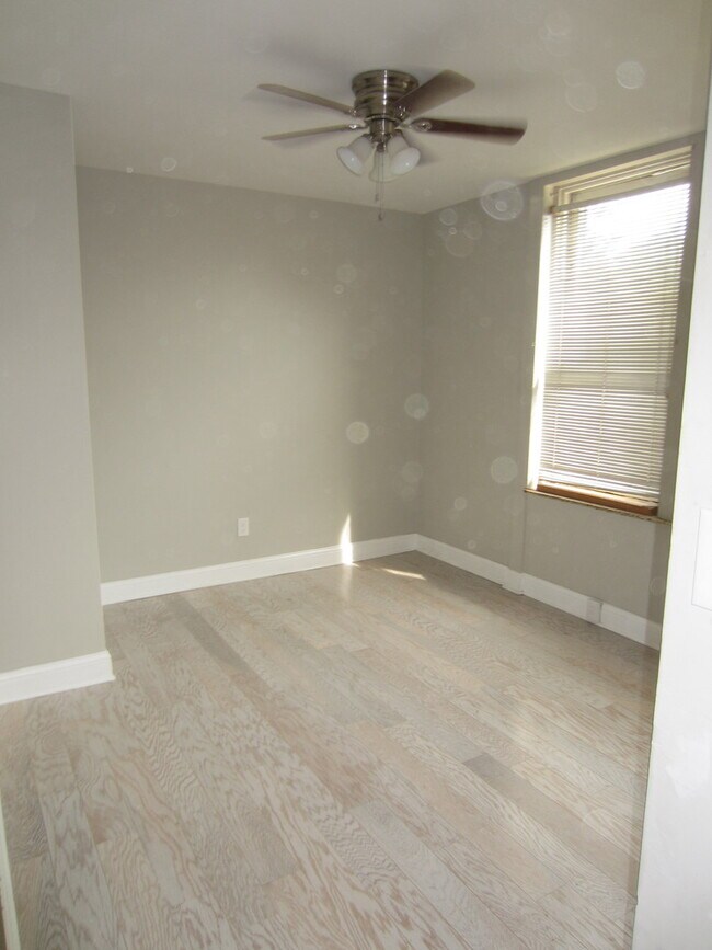 Building Photo - 571-573 Howell