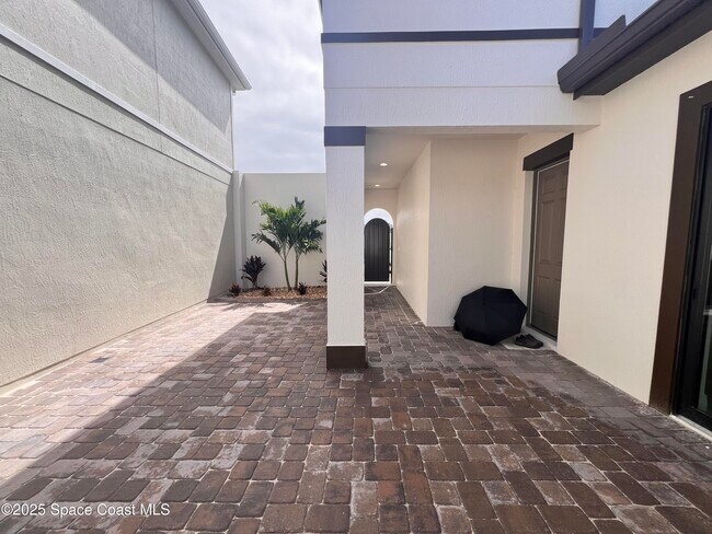 Building Photo - 7680 Allure Dr