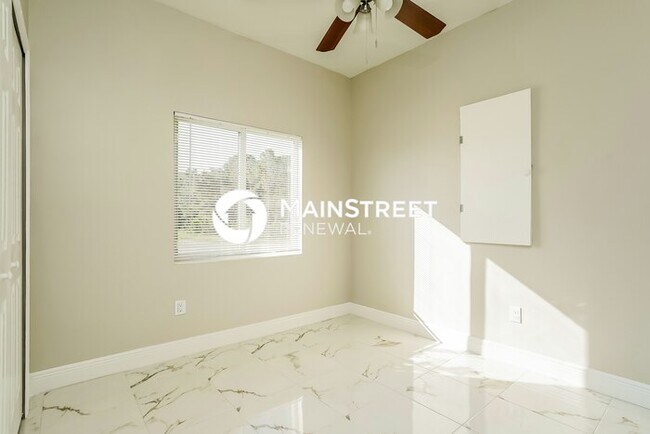 Building Photo - 3 Bedroom Pet-Friendly Home in LEHIGH ACRE...