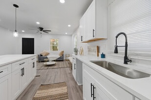 Building Photo - 3192 Oakcliff Rd NW