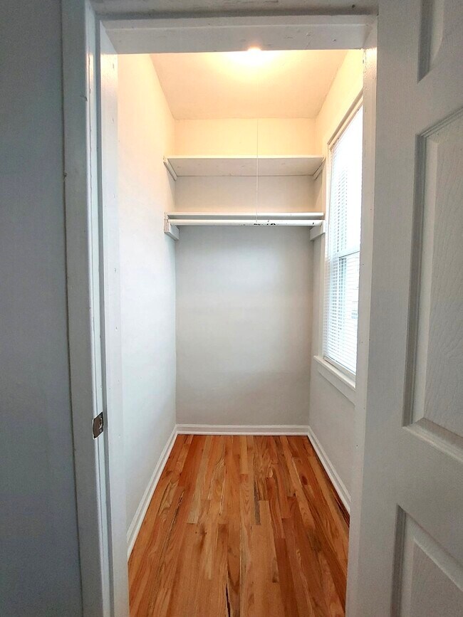 Building Photo - 1151 W 19th St
