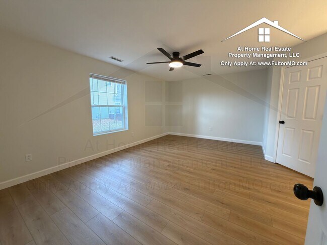 Building Photo - Greystone Court Duplex 1011-1013