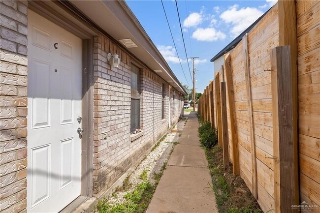 Building Photo - 901 Galveston Ave W