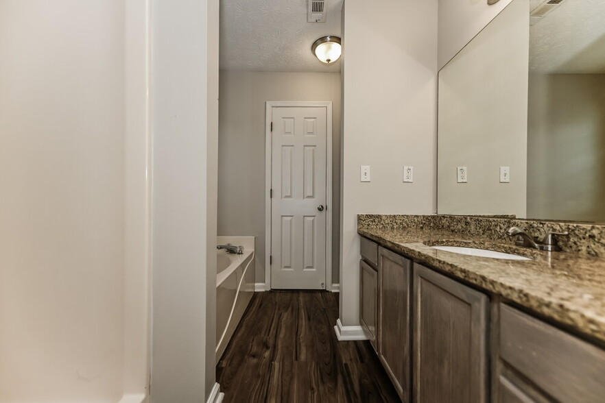 Building Photo - 337 Autumn Lake Dr