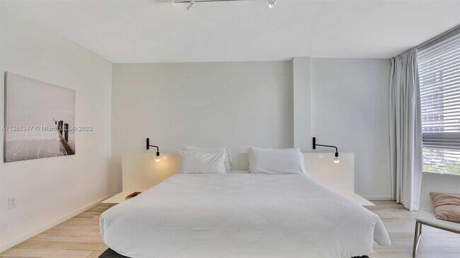 Building Photo - 285 Sunrise Dr