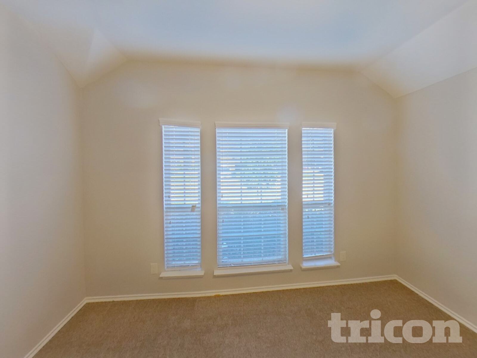 Building Photo - 3105 Oakcrest Dr