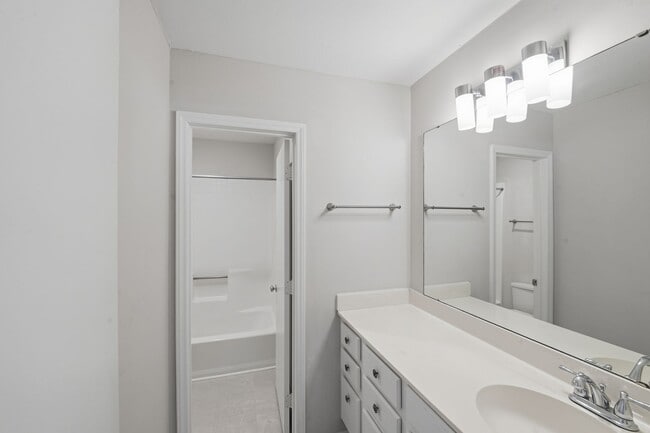 Building Photo - Don’t Miss This Beautiful 3BR Stone Orchard Home with Warm Wood Floors & Fireplace!