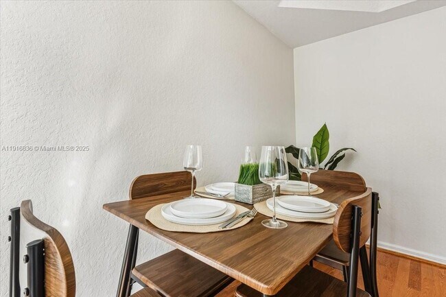 Building Photo - 413 NW 23rd Ave