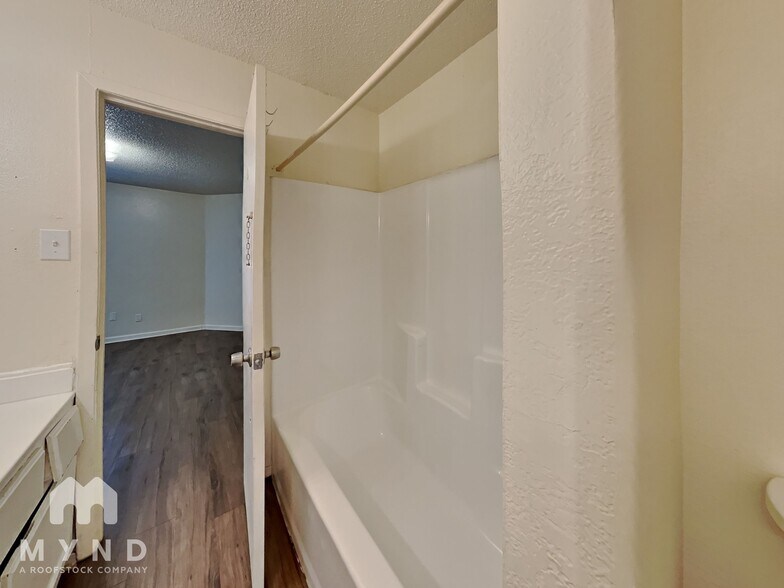 Building Photo - 2806 Wimbledon Ct