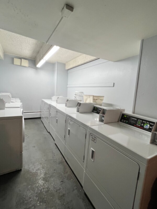 Building Photo - 800 W Belleview Ave