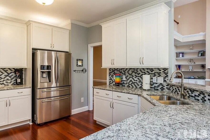 Building Photo - 102 Poplar Knoll Ct