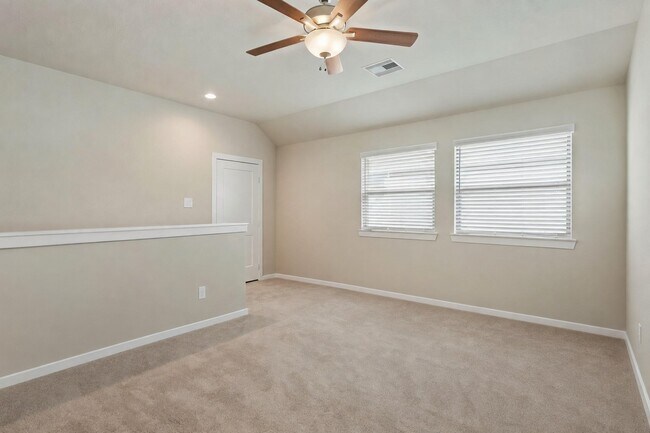 Building Photo - 7011 Golden Groundsel Dr