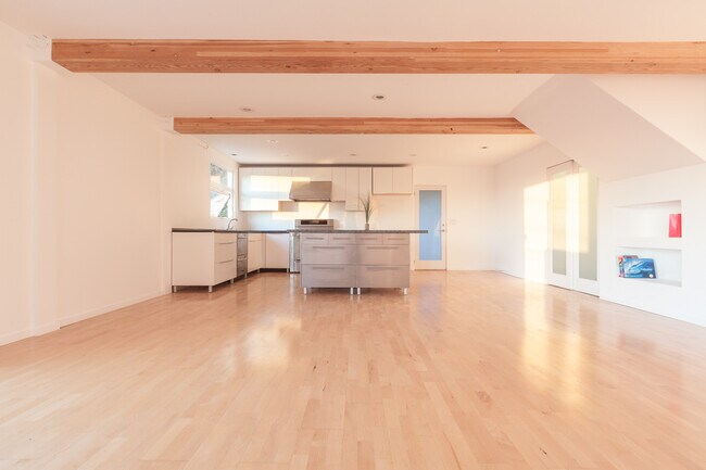 Building Photo - 2028 Lemoyne St