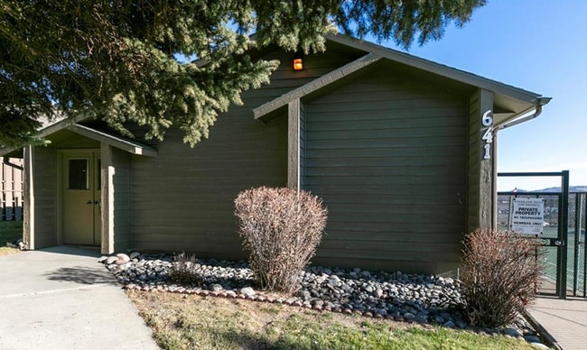 Building Photo - Spacious Condo in West Billings with a ten...
