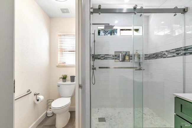 Building Photo - 3257 Vista Del Lago Way