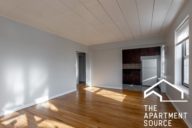 Building Photo - 1360 W Touhy Ave