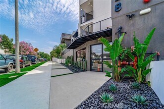 Building Photo - 2828 London St