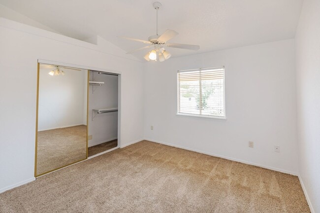 Building Photo - 3 Bedroom 2 Bath Home