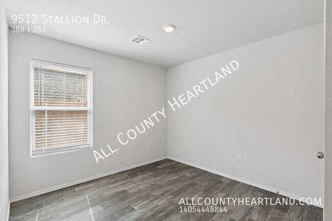 Building Photo - 9512 Stallion Dr
