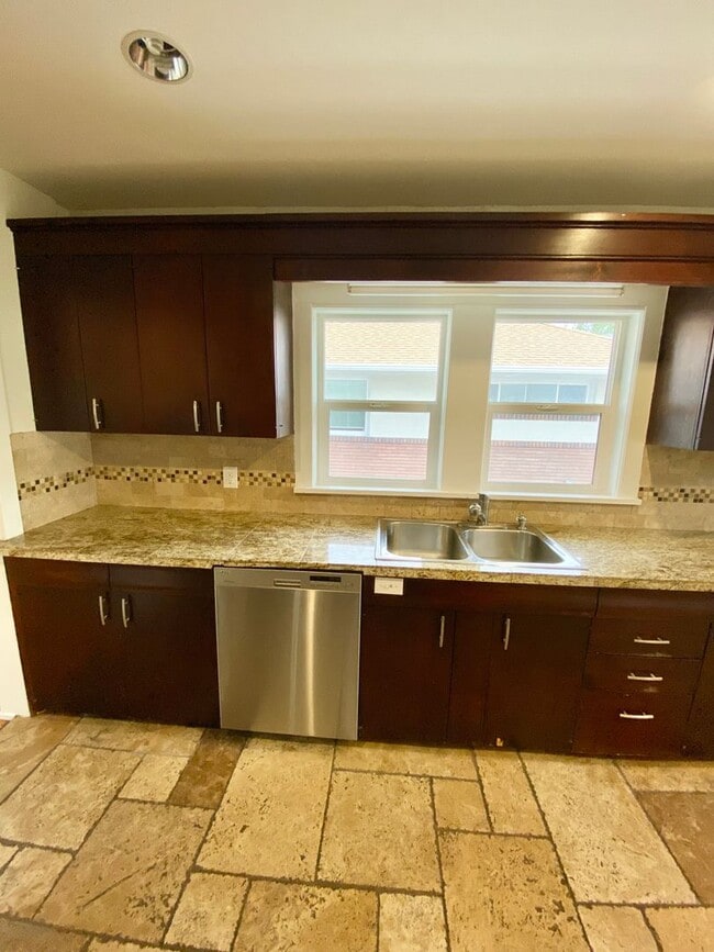 Building Photo - Beautiful 4-Bedroom House