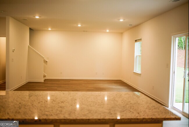 Building Photo - 386 Red Dragon Dr