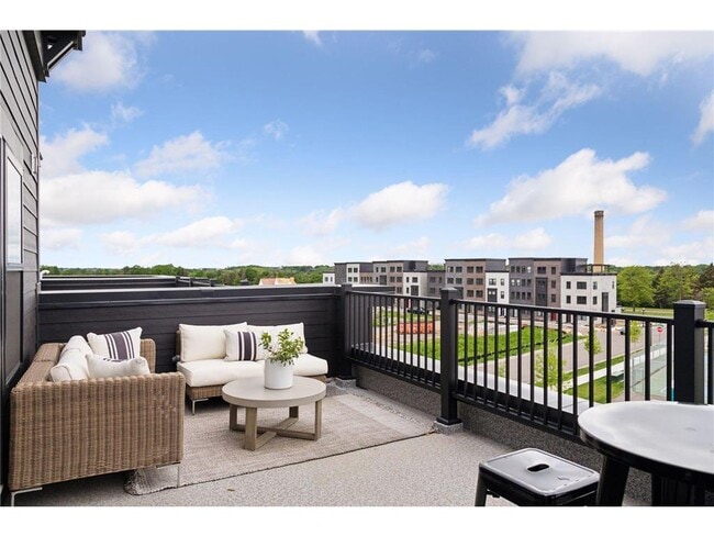 Building Photo - 870 Mount Curve Blvd