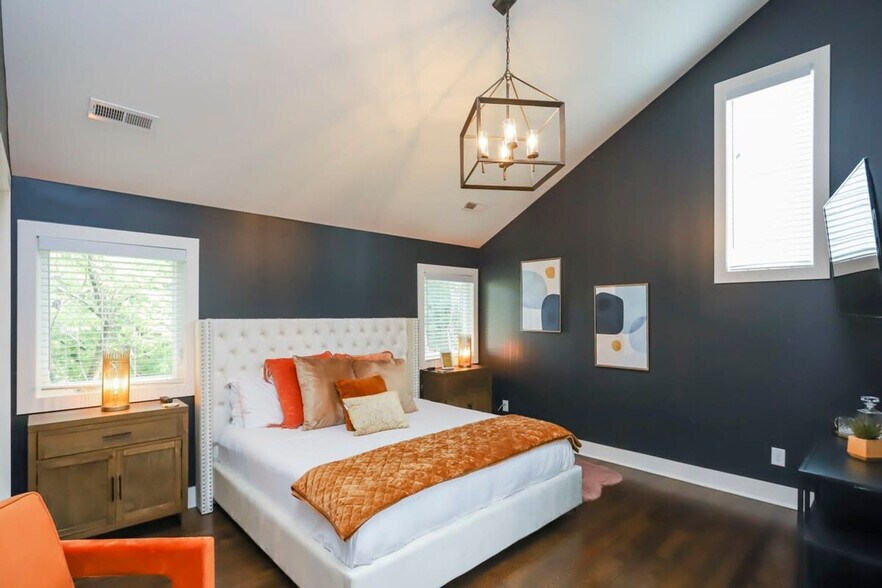 Building Photo - 2208 Elliott Ave