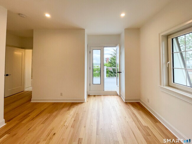 Building Photo - 100 Truman St