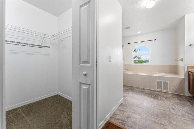 Building Photo - 637 Bittern Ct