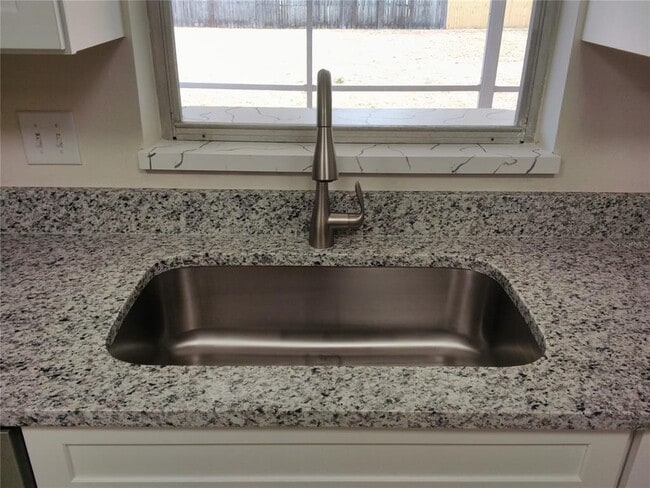 Building Photo - 1669 Tarrytown Ave