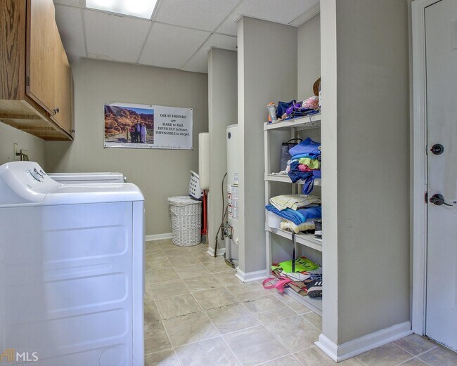 Building Photo - 208 Wysteria Ct