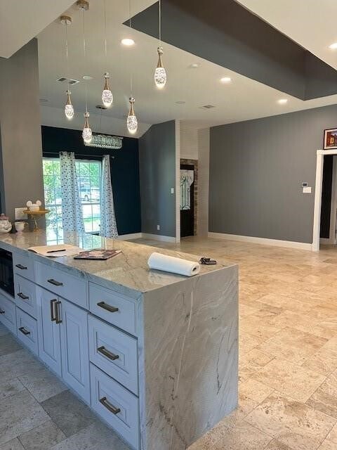 Building Photo - 2214 Briarview Dr