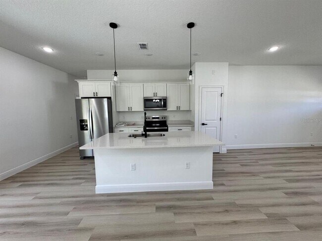Building Photo - 7185 N Tallwood Dr