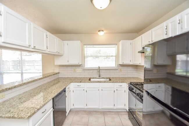 Building Photo - 4018 Bassingham Dr