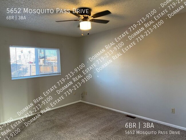 Building Photo - $500 OFF the first month of rent! Modern a...