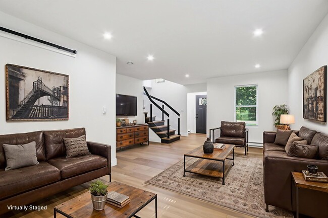 Building Photo - 732 Warrior Dr