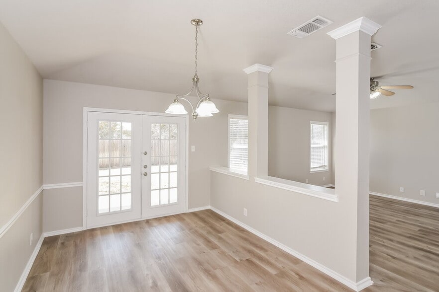 Building Photo - 2638 Montebello