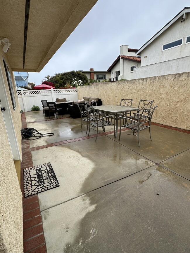 Building Photo - 5346 Sandpiper Way