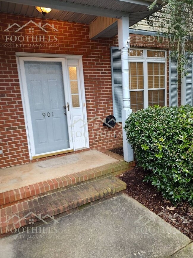 Building Photo - 901 Autumn Oaks