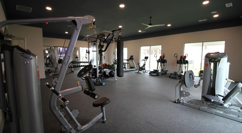 Building Photo - 241 N Overlook Dr